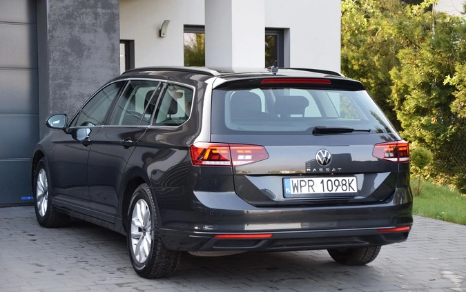 Volkswagen Passat cena 87899 przebieg: 58300, rok produkcji 2021 z Warszawa małe 529